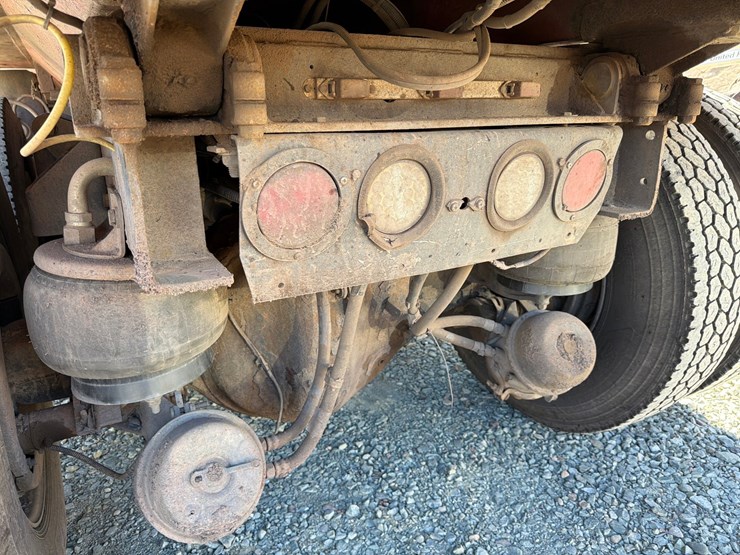 2016-kenworth-t880-image-27