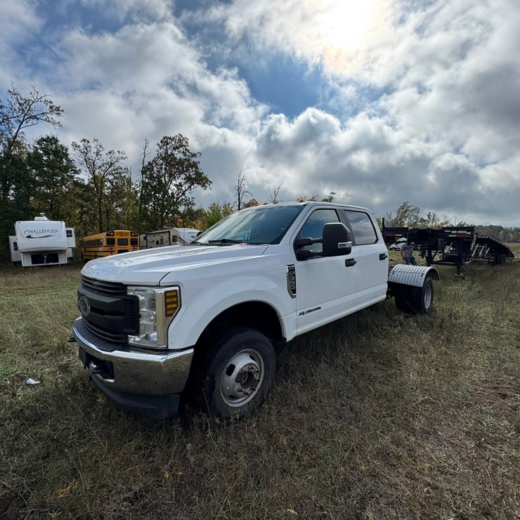2019 FORD F350 XL