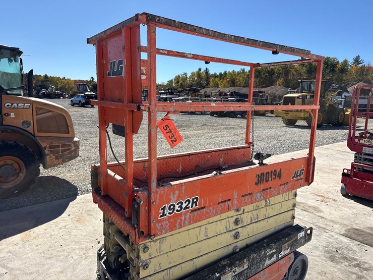 2017-jlg-1932r-image-11