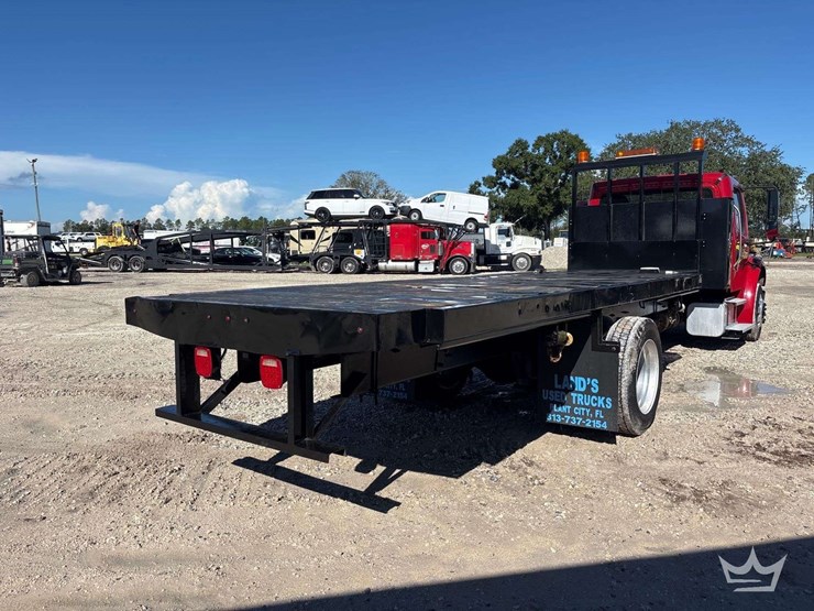 2018-freightliner-m2-106-image-3