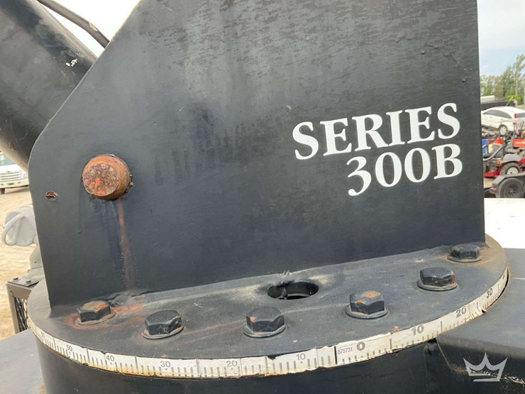 2010-freightliner-m2-106-image-28