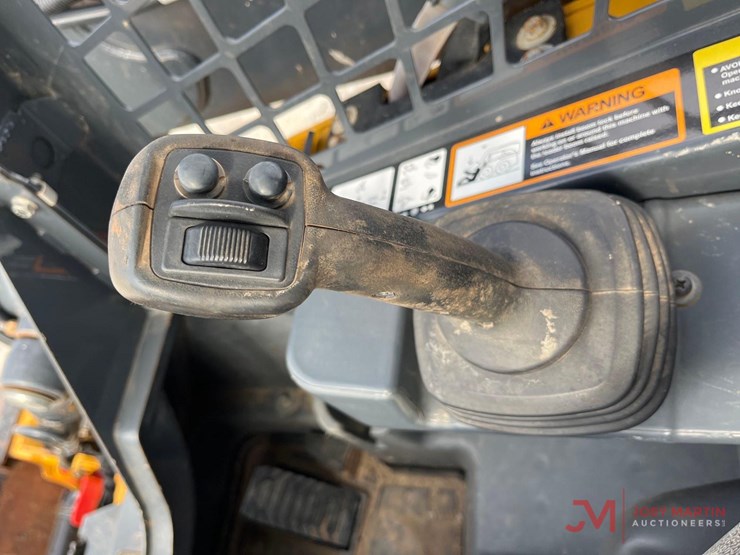 deere-325g-image-11