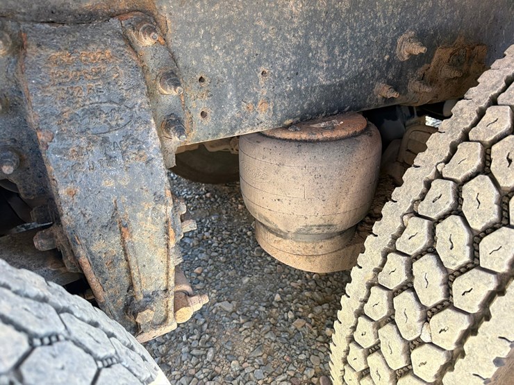 2019-peterbilt-367-image-30