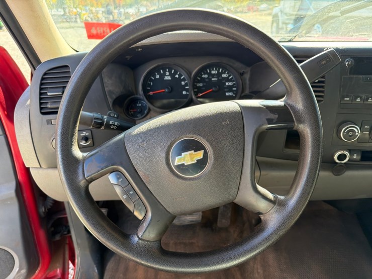 2013-chevrolet-1500-image-63