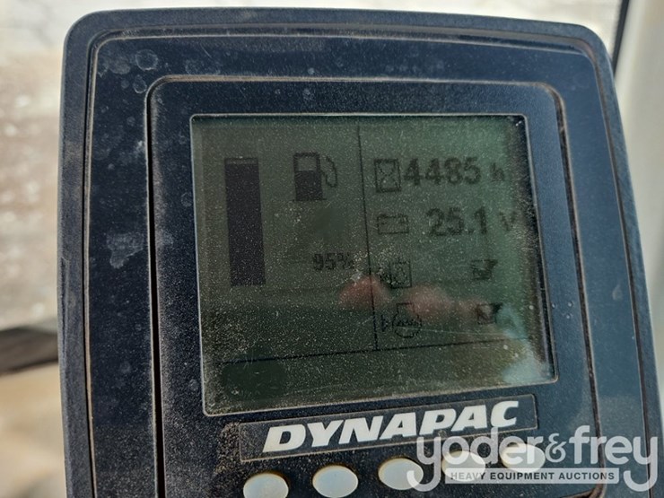 2015-dynapac-ca250d-image-10