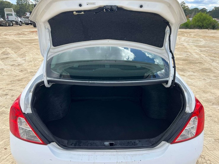 2014-nissan-versa-4-door-sedan-(38,174-miles)-image-21