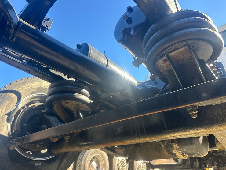2015-freightliner-114sd-image-54
