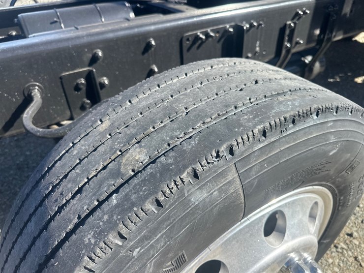 2015-freightliner-114sd-image-60