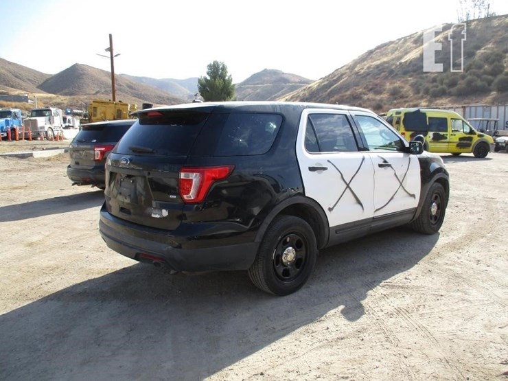 2015-ford-explorer-image-3