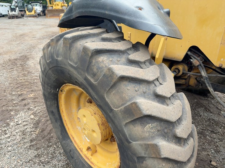 2005-caterpillar-th560b-image-11