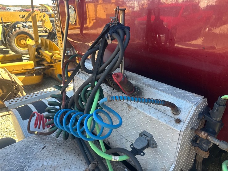 2011-caterpillar-c15-image-19