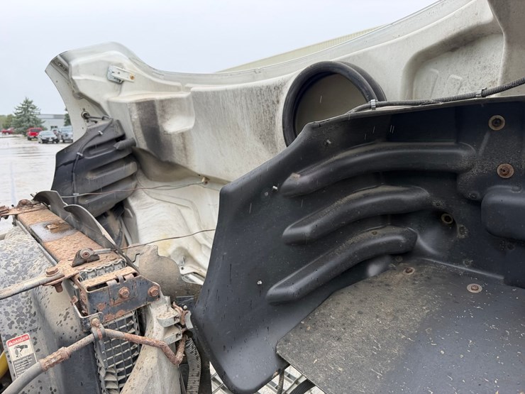 2006-freightliner-m2-106-image-56