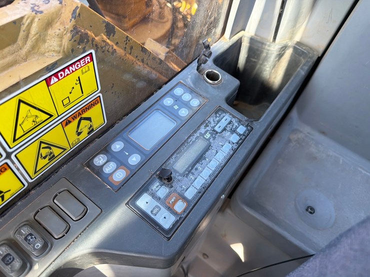 2013-caterpillar-c9-image-99