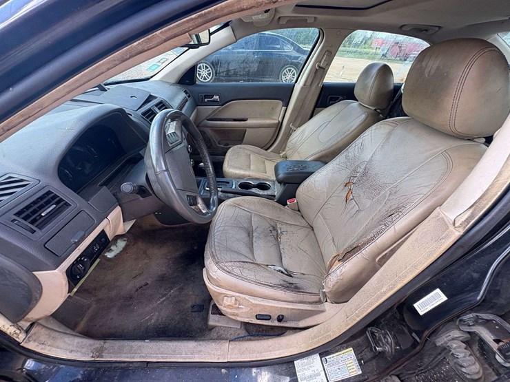 2010-ford-fusion-4-door-sedan-(215,818-miles)-image-8