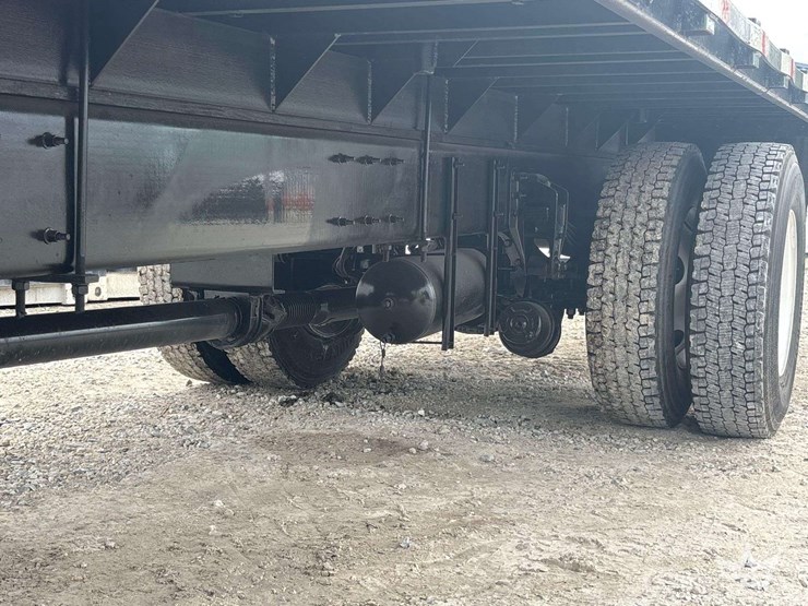 2019-peterbilt-330-image-30