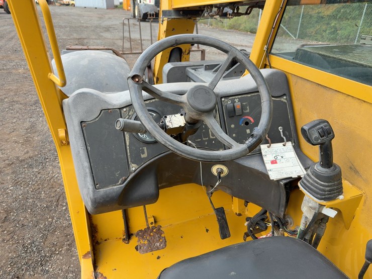 2011-caterpillar-tl943-image-17
