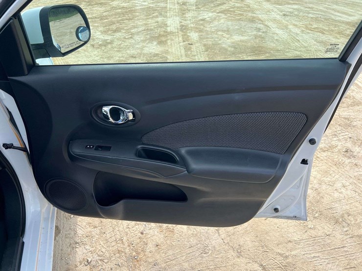 2014-nissan-versa-4-door-sedan-(38,174-miles)-image-20