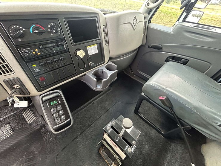 2009-international-durastar-4400-image-43