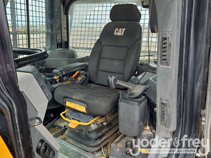 2021-caterpillar-d5-lgp-image-53