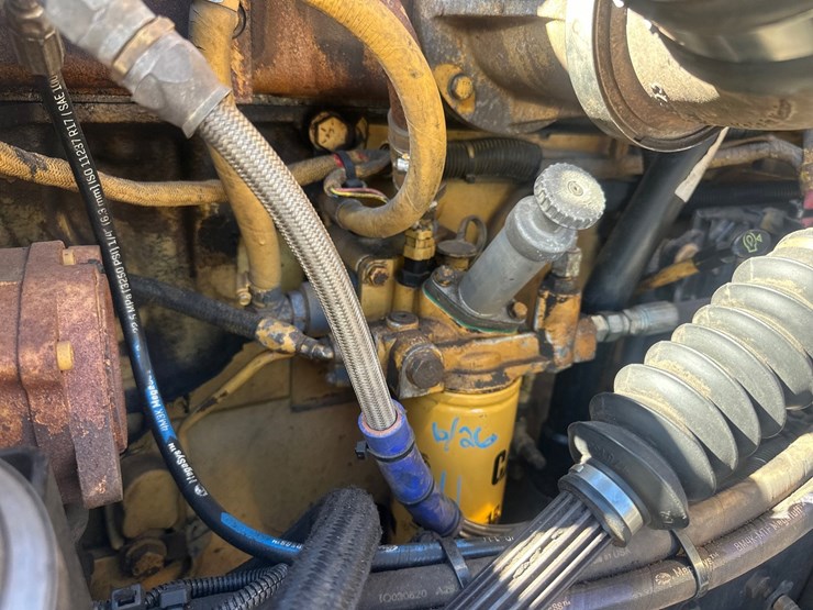 2011-caterpillar-c15-image-44