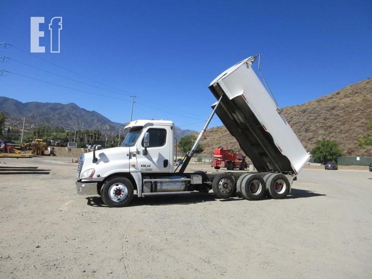 2013-freightliner-cascadia-125-image-17