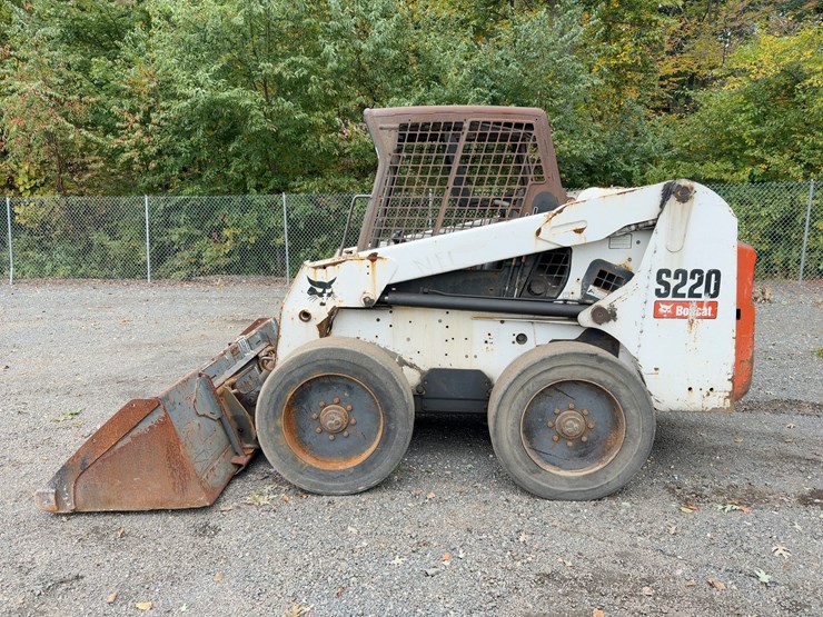 2010-bobcat-s220-image-2