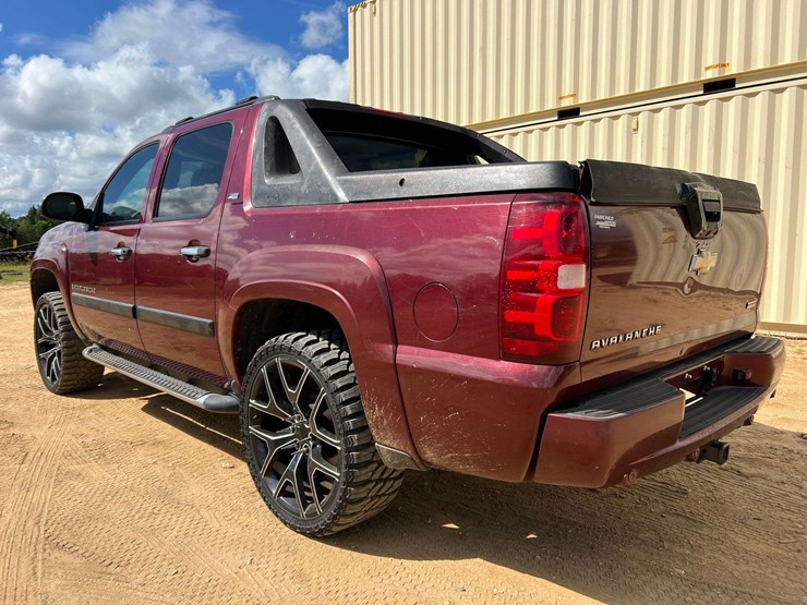 2008-chevrolet-avalanche-1500-image-2