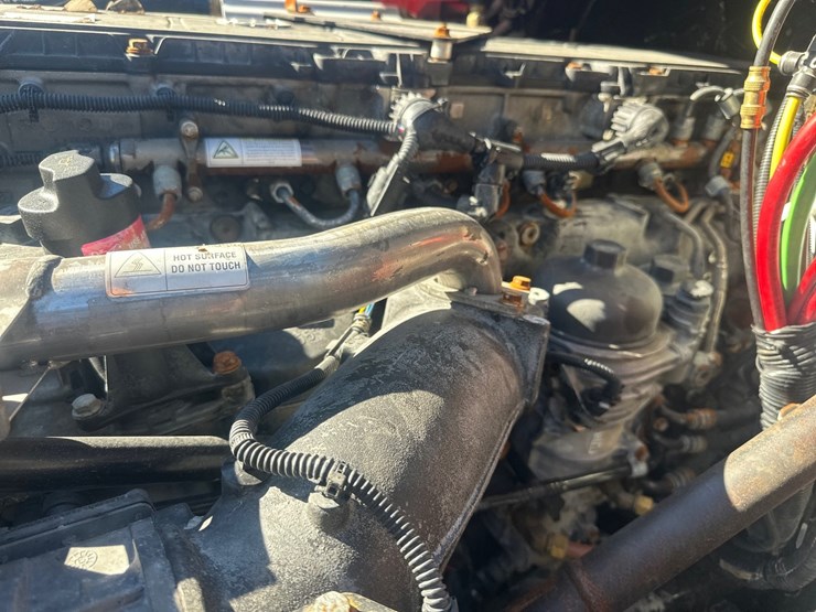 2015-freightliner-114sd-image-40