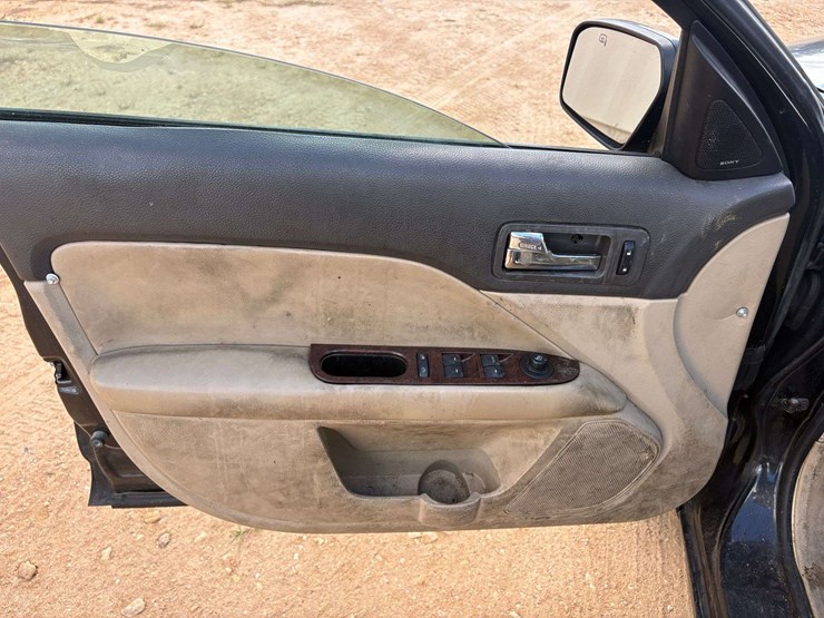 2010-ford-fusion-4-door-sedan-(215,818-miles)-image-7