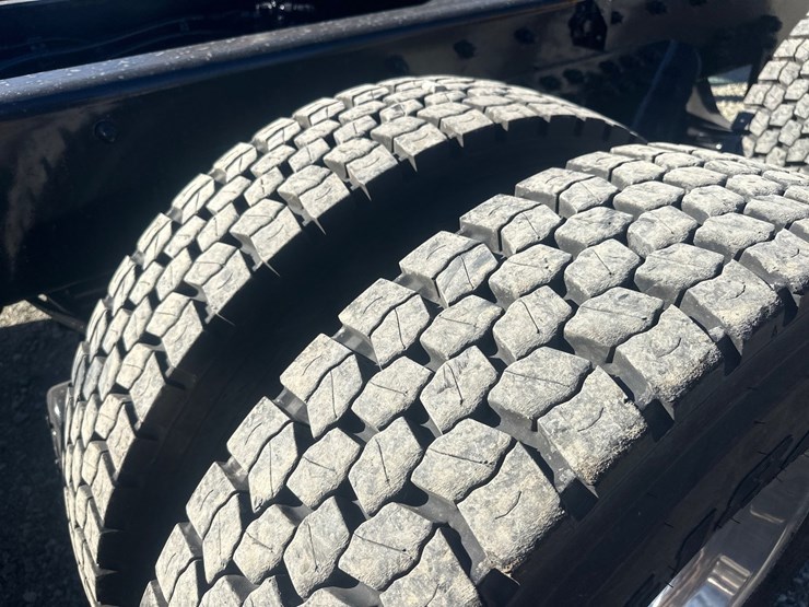 2015-freightliner-114sd-image-68