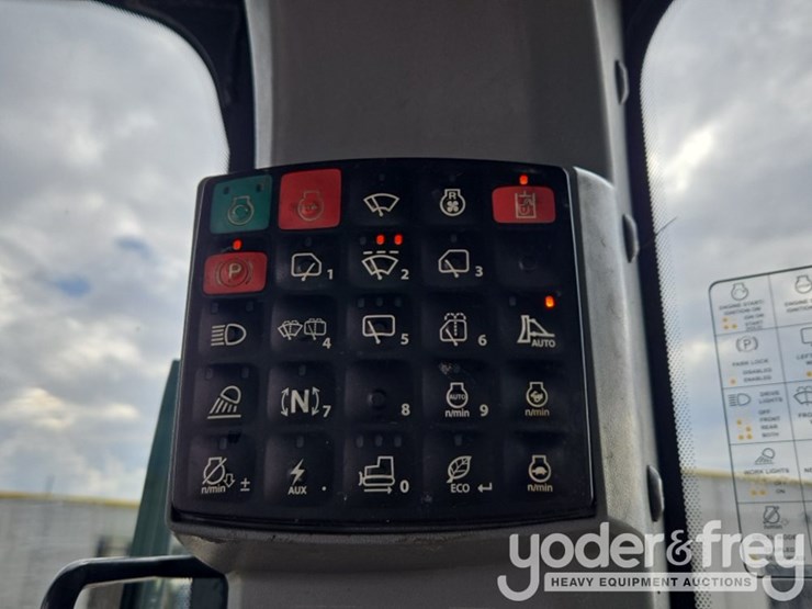 2021-deere-750l-lgp-image-64