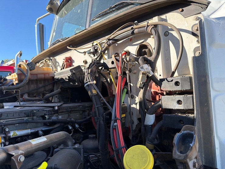 2018-western-star-4700-image-86