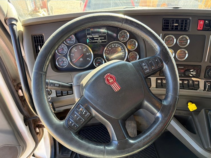 2016-kenworth-t880-image-69