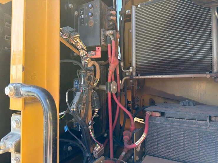 2013-caterpillar-c9-image-14