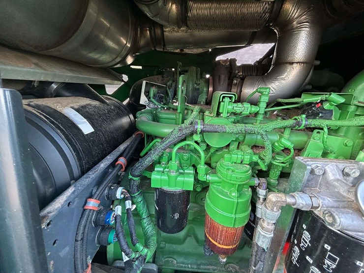 2017-deere-843l-image-30
