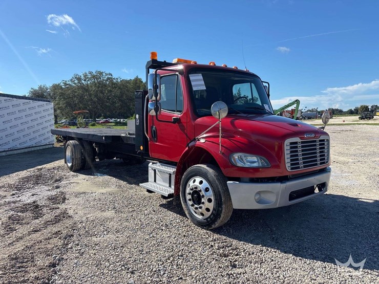 2018-freightliner-m2-106-image-4