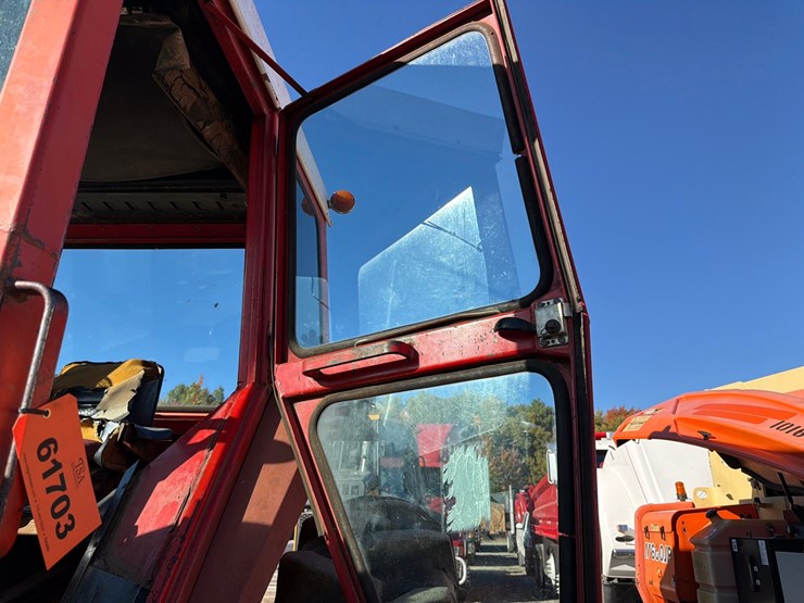 massey-ferguson-1135-image-39