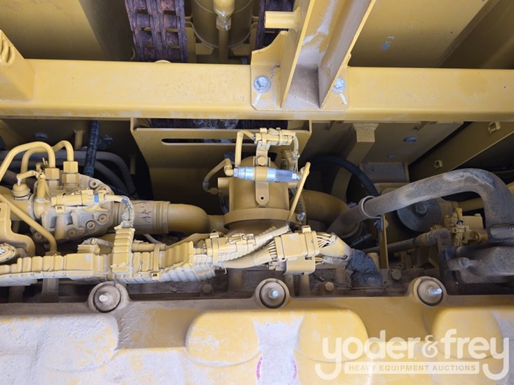 2020-caterpillar-352-image-69