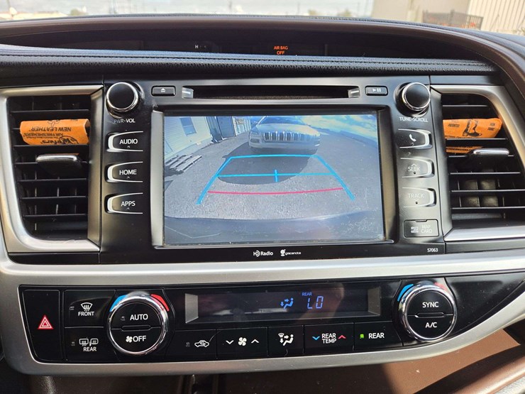 2015-toyota-highlander-xle-image-23