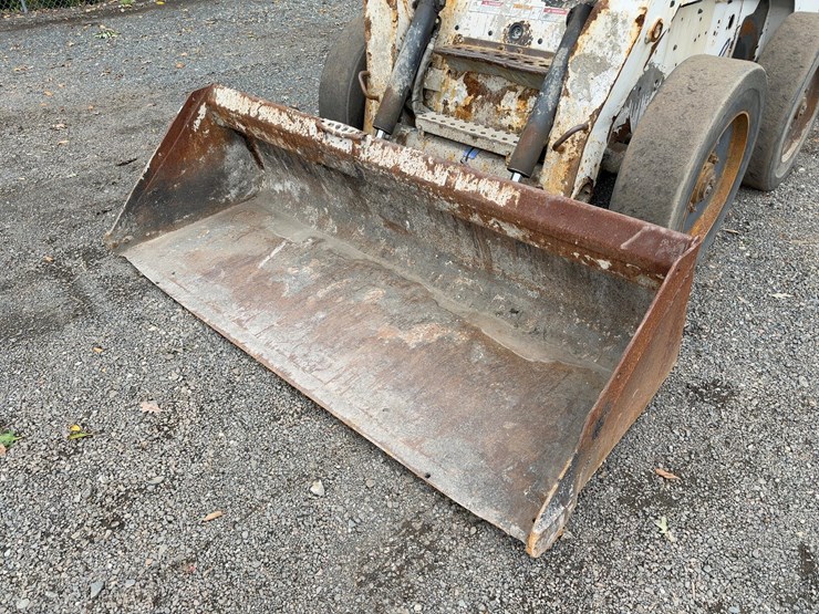 2010-bobcat-s220-image-9