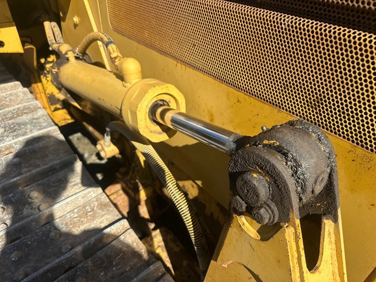 caterpillar-d3c-xl-image-16