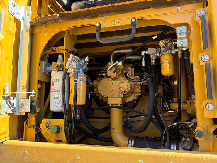 2013-caterpillar-c9-image-21