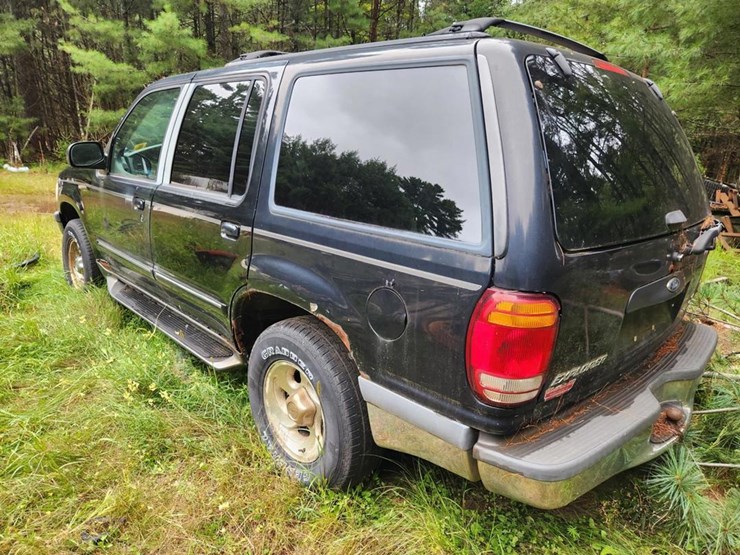 1998-ford-explorer-xlt-image-2