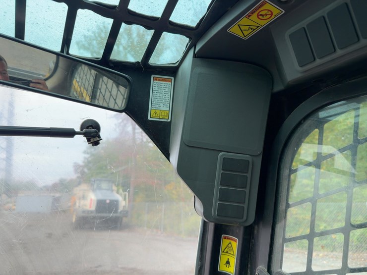 2013-caterpillar-262c2-image-21