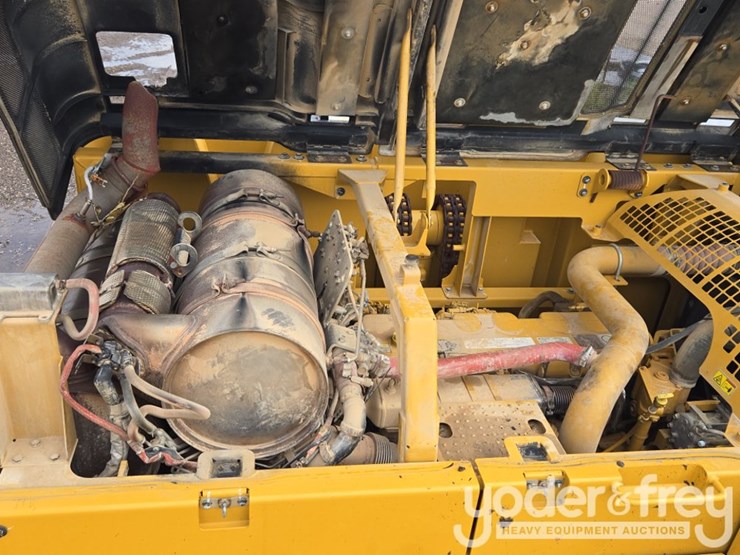 2020-caterpillar-352-image-62