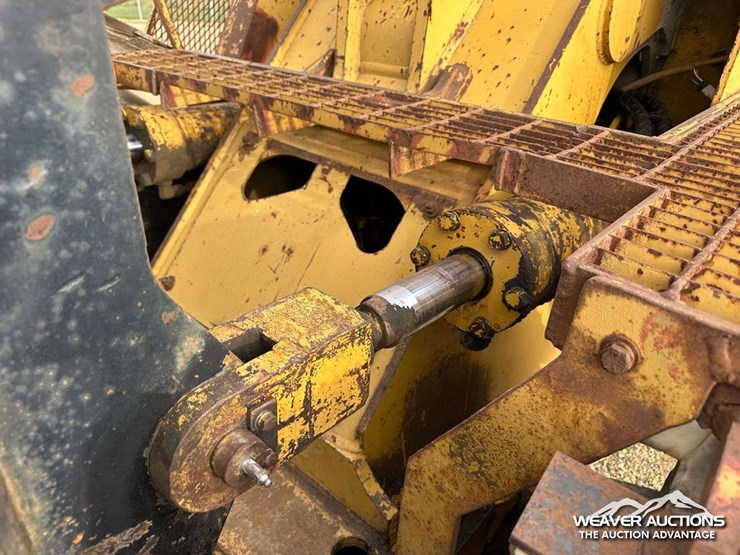 caterpillar-938f-image-28