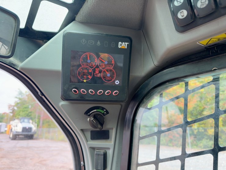 2020-caterpillar-299d2-xhp-image-26