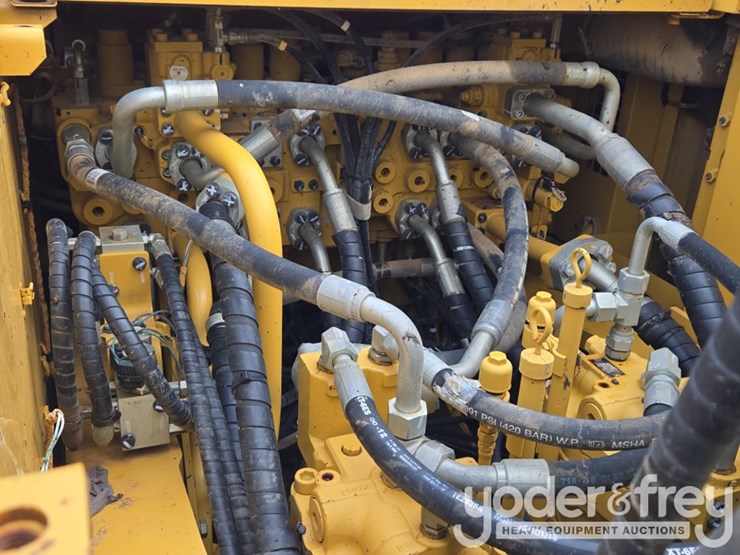 2020-caterpillar-352-image-53