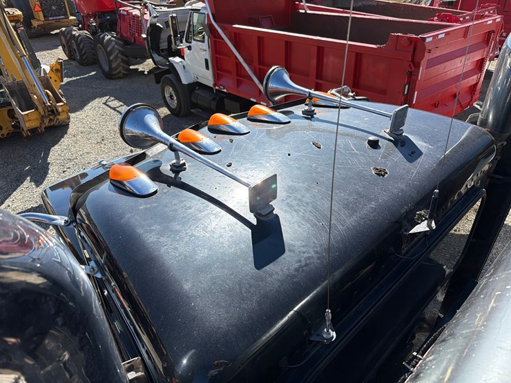 2019-peterbilt-367-image-52