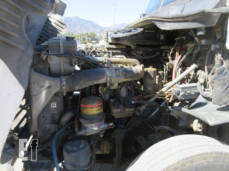 2013-freightliner-cascadia-125-image-6